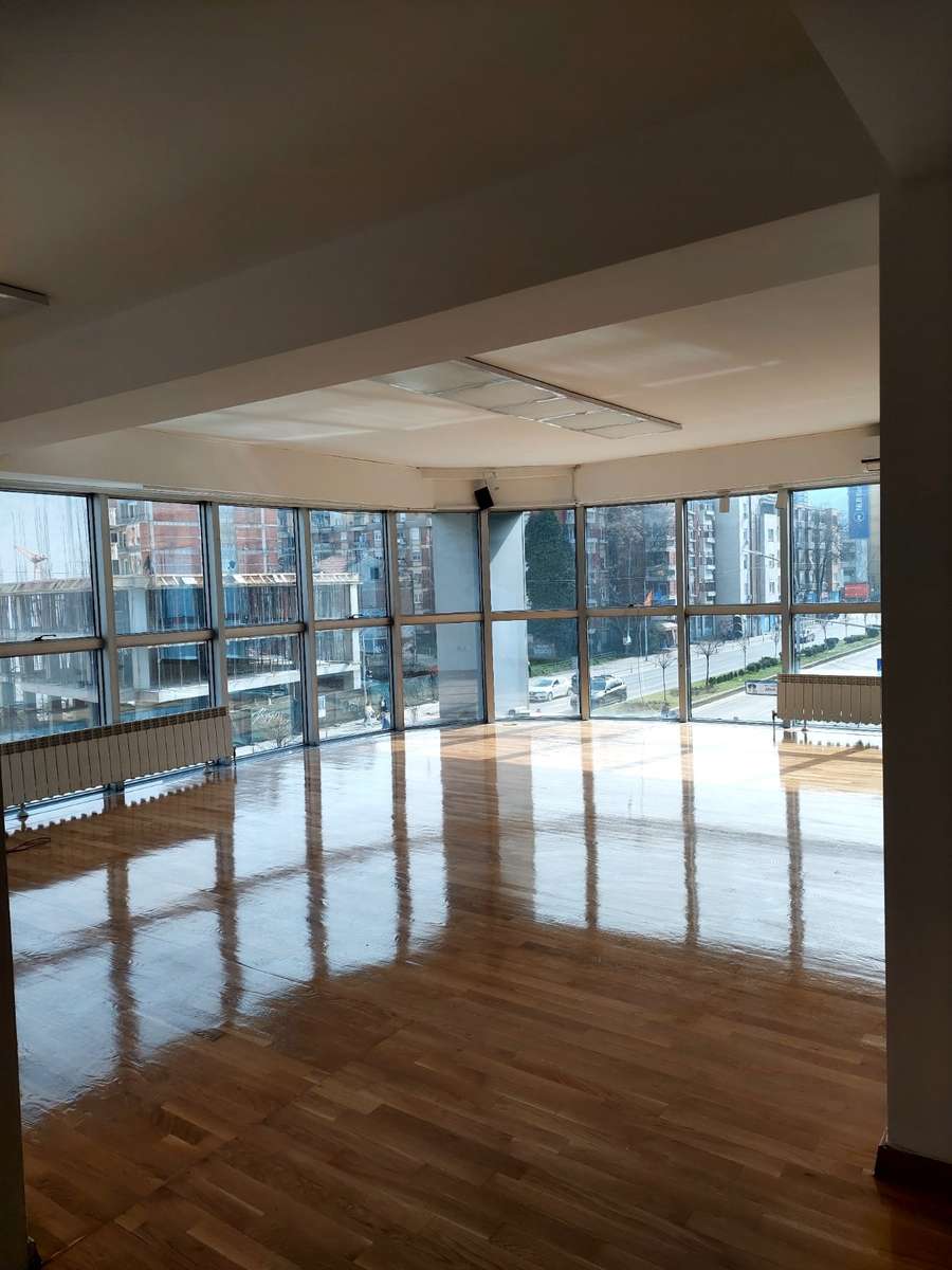 DELOVEN PROSTOR VO CENTAR, SOBOREN HRAM - 1