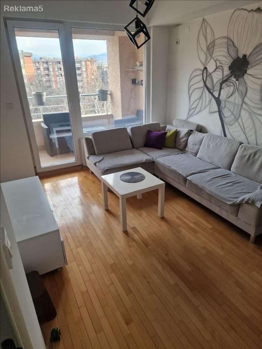 Се издава 3-собен стан во Аеродром, Поликлиника - 1