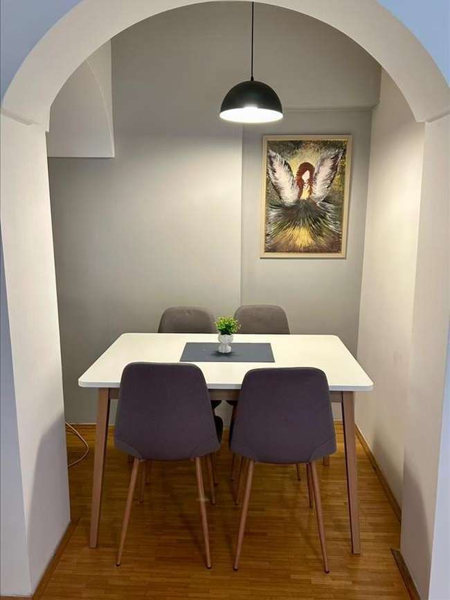 Се издава наместен 3-собен стан во Центар, Универзална - 3