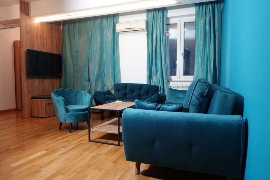 Се изнајмува 3-собен стан во Центар, кај Соборен Храм - 1