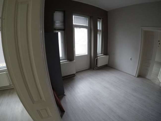 Се издава празен канцелариски простор во Дебар Маало, Боемска - slika 2