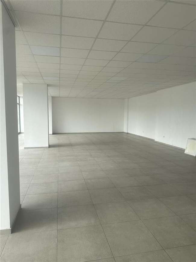 Се продава деловен простор во Кисела вода, Бул. Борис Трајковски - 3