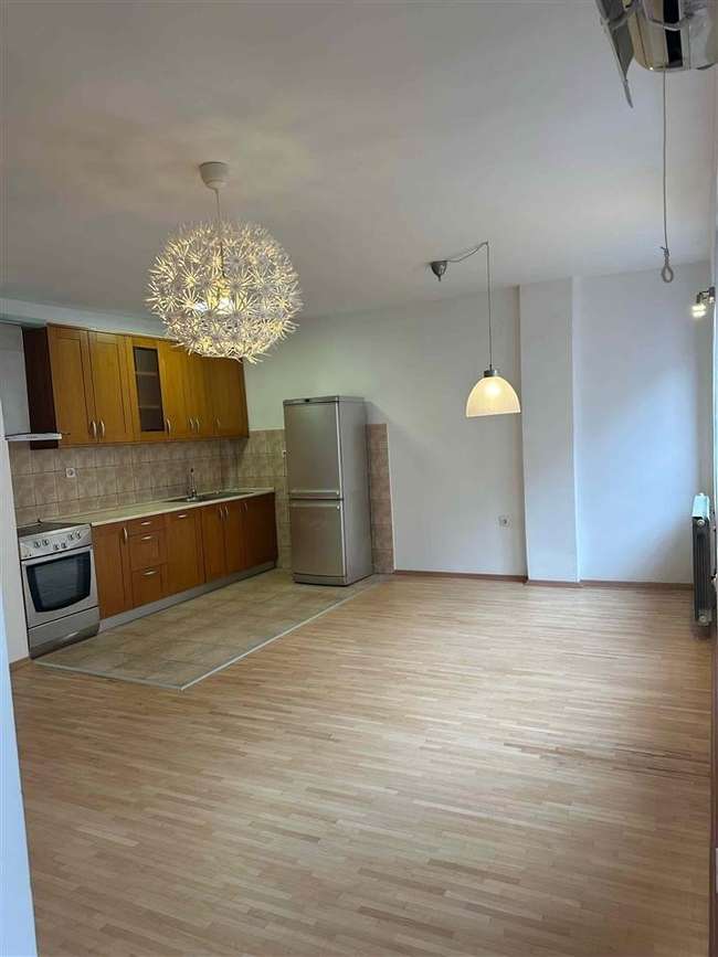 Се продава 4-собен стан во Центар, Капиштец - 3