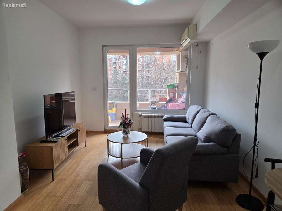 Се издава 2-собен наместен стан во Аеродром, Поликлника - 1