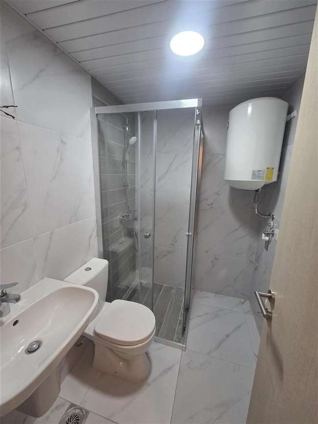 SE IZDAVA PRAZEN STAN ZA KANCELARIJA VO AERODROM-TOBAKO 2 - slika 2