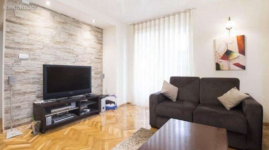 Се издава наместен 3-собен стан во Центар, спроти Дајмон - 1