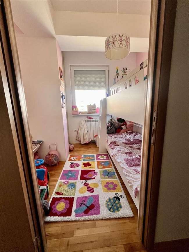 Се продава трособен стан во Аеродром, спроти Американ - 3