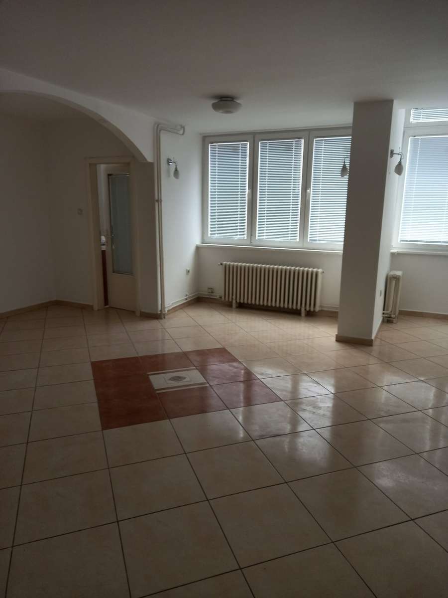 Се издава празен стан за канцеларија во Центар, кај УЈП - 1