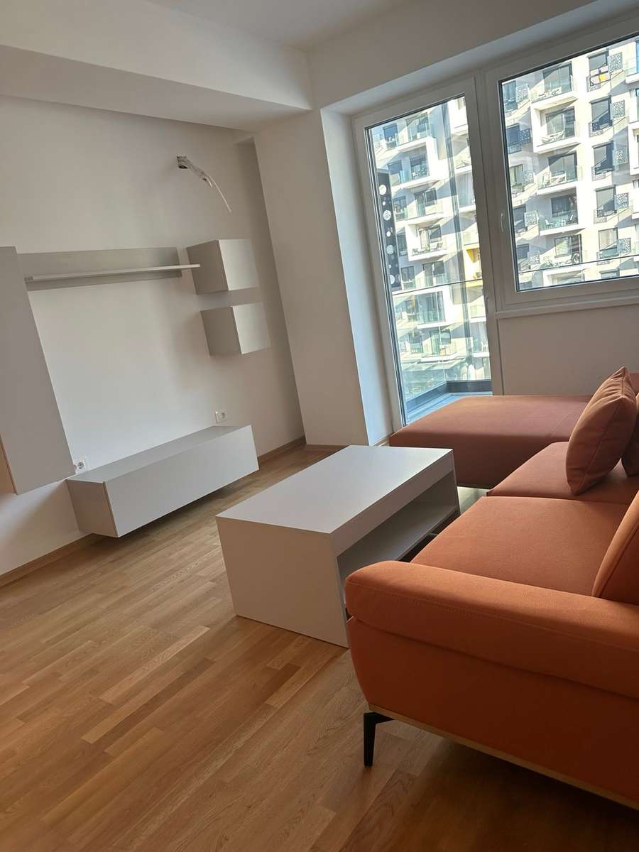 Се изнајмува нов наместен 3-собен стан во East Gate Living - 1