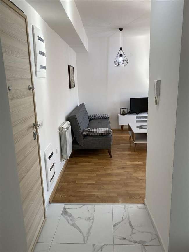 Се изнајмува 2-собен стан во Центар, Корчагин - slika 2