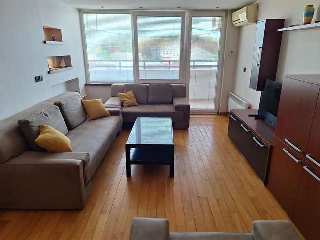 Се изнајмува 4-собен стан во Центар, Соборен храм - slika 2