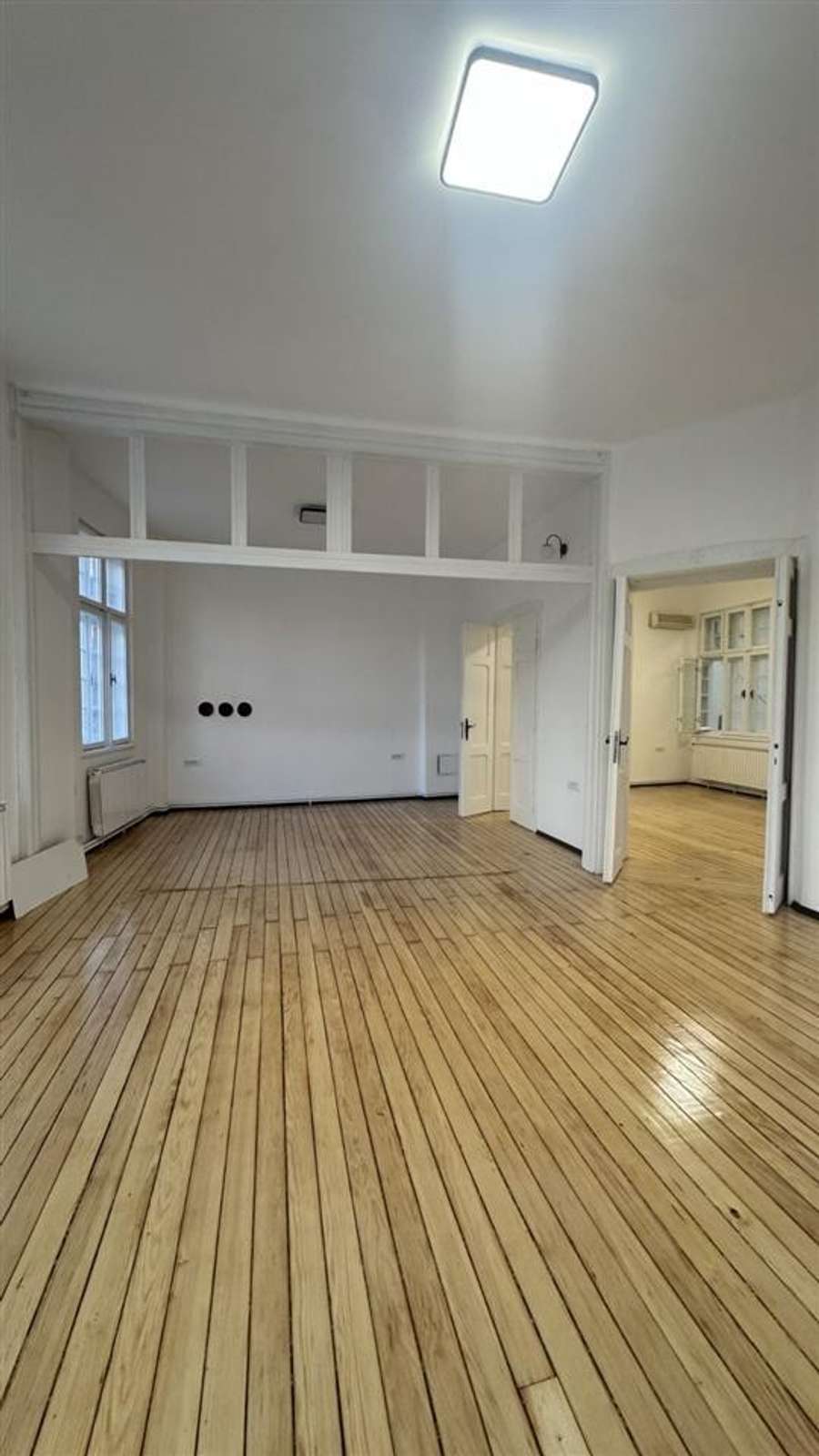 SE IZDAVA PRAZEN KANCELARISKI PROSTOR VO DEBAR MAALO-HEMPRO - 1