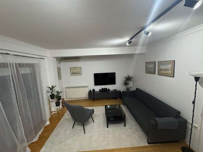 Се изнајмува 3-собен стан во Центар, Католичка - slika 2