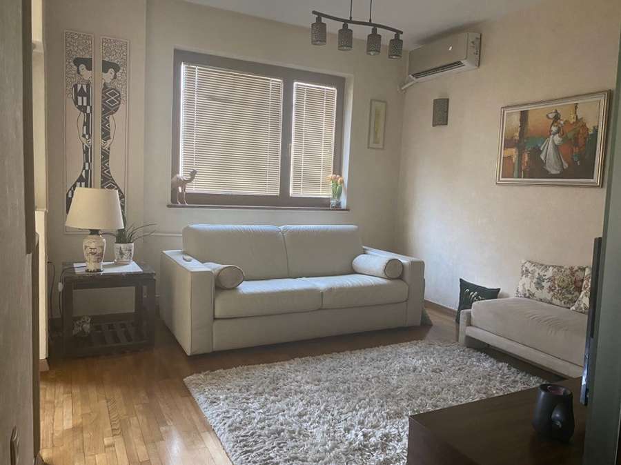 Се издава 2-собен стан во Центар, Буњаковец - 1