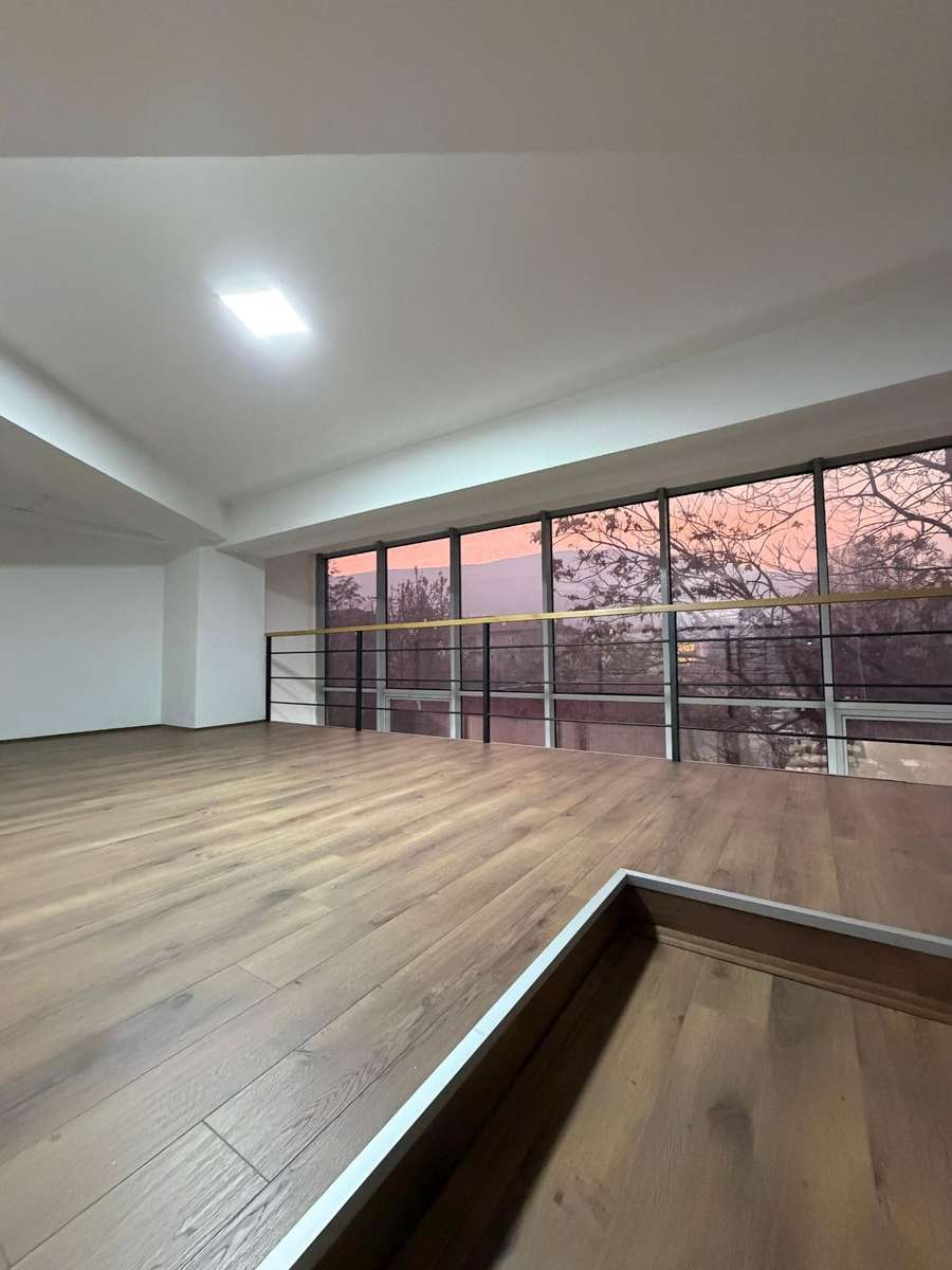 Се изнајмува празен канцелариски простор, дуплекс, во Центар (Јужен) - 1