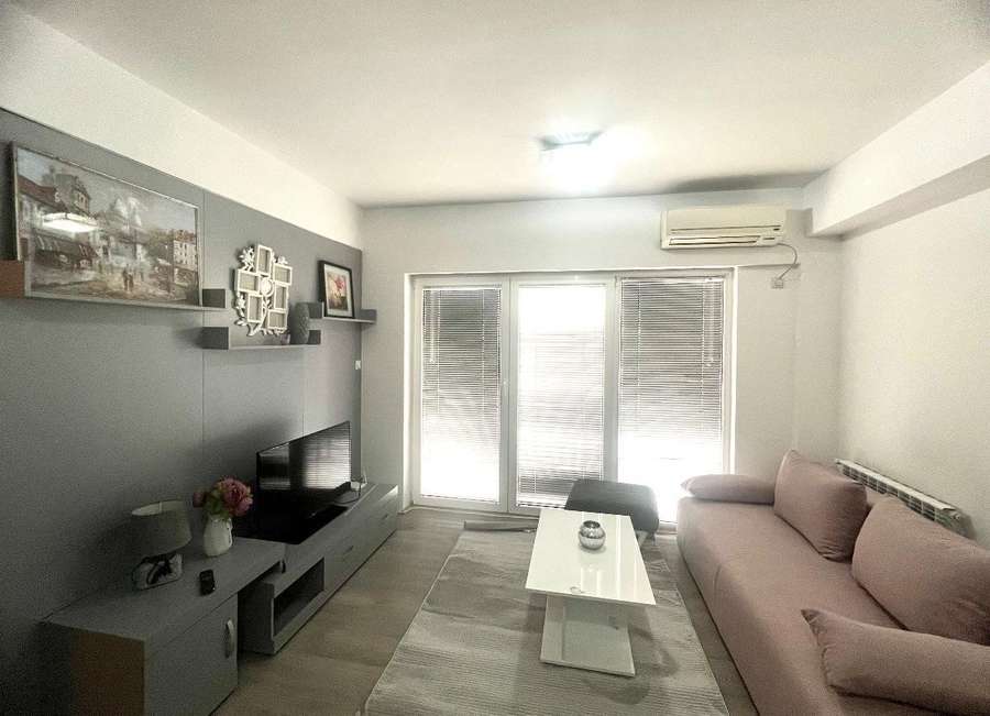 Се изнајмува 3-собен стан во Центар, Буњаковец - 1