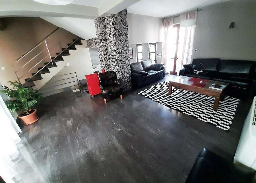 SE IZNAJMUVA KUKJA NA VODNO - 1