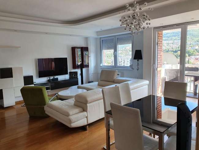 Се продава прекрасен трособен стан во Центар, Капиштец - slika 2