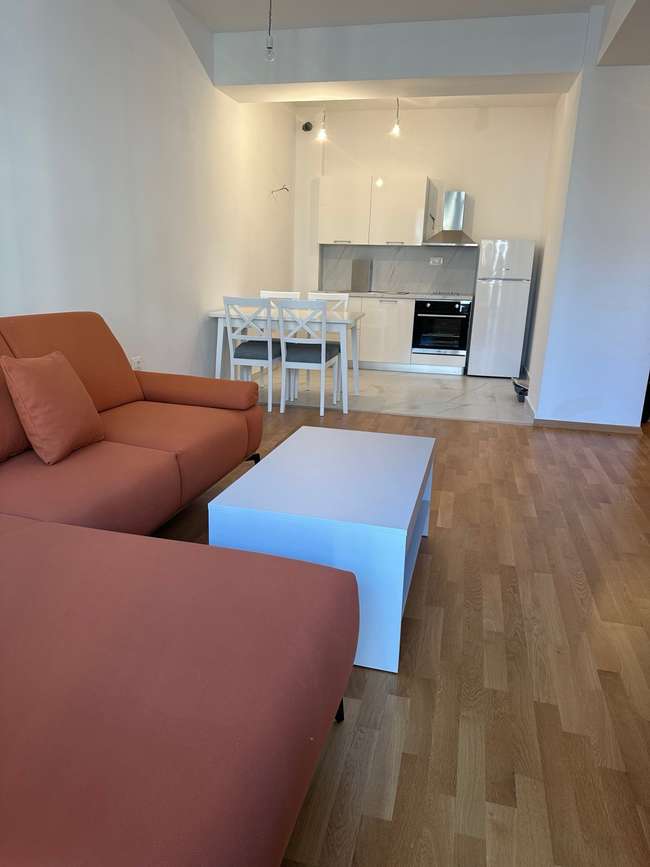 Се изнајмува нов наместен 3-собен стан во East Gate Living - slika 2