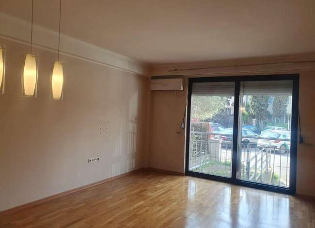 TROSOBEN STAN ZA DELOVNA NAMENA VO TAFTALIDZE 1 - 3