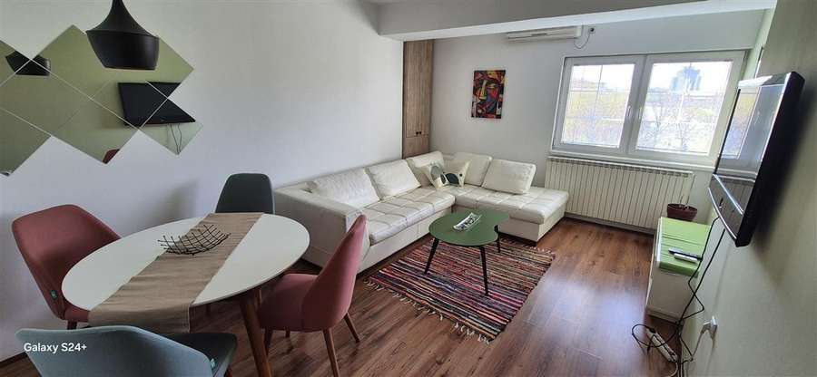 Се изнајмува 2-собен стан во Аеродром, Три Бисери - 1