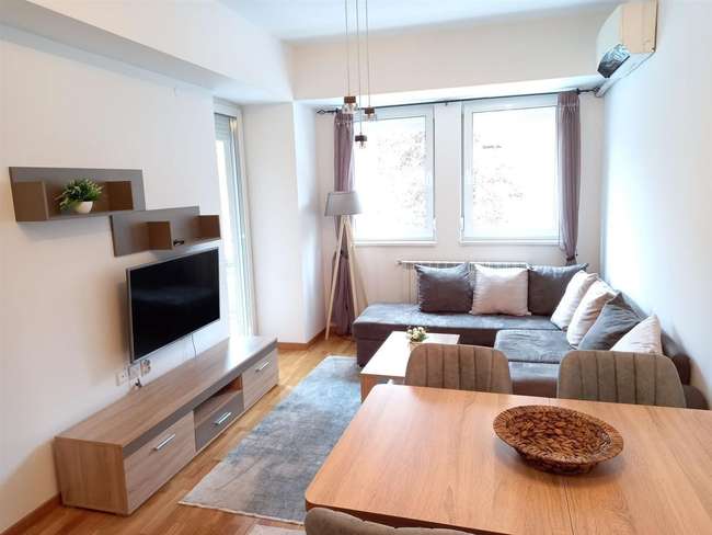 Се издава наместен 2-собен стан во Аеродром, со паркинг - 3