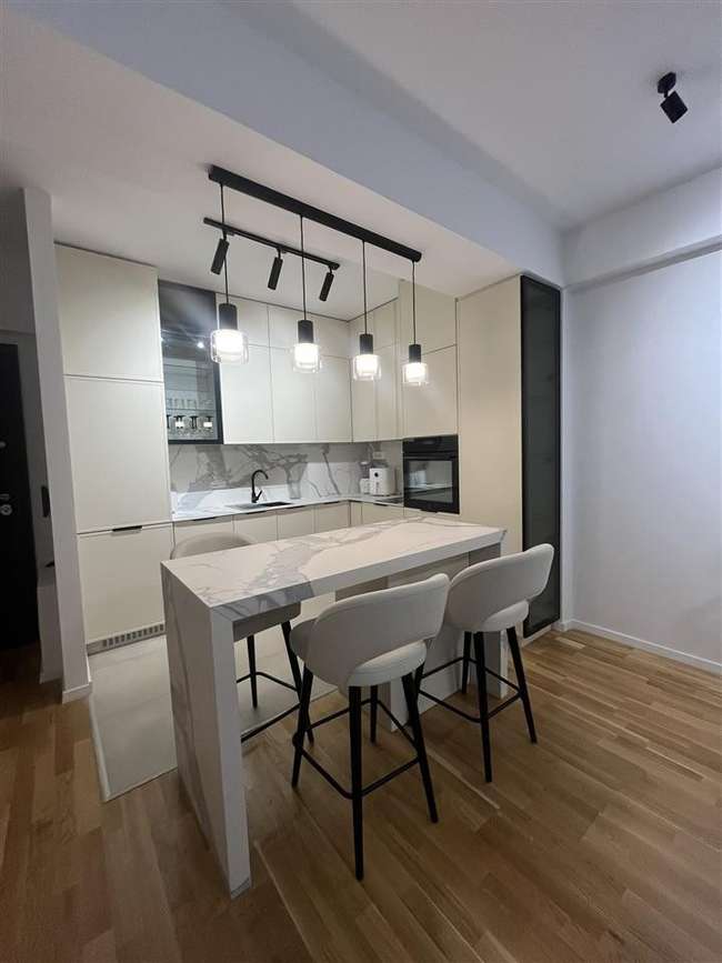 Се издава нов наместен 2-собен стан во East Gate Living - 3