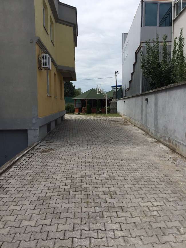 Се изнајмува магацин со канцелариски дел - slika 2