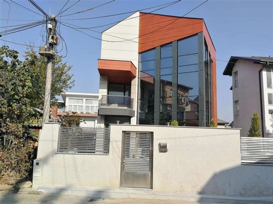 Се издава наместена модерна куќа со базен на Водно - 1