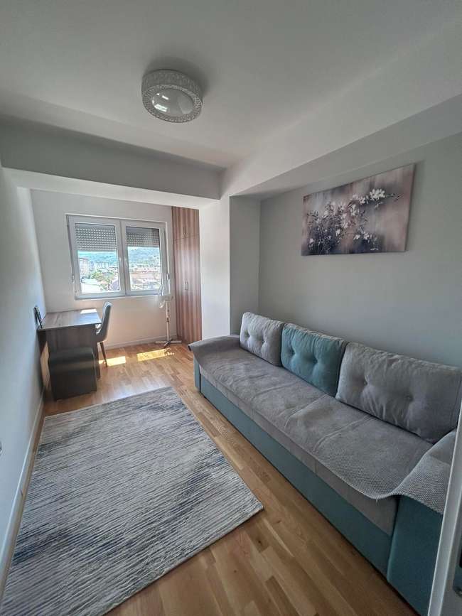 Се изнајмува 3-собен стан во Центар, Јужен Булевар - slika 2