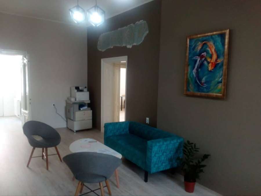 Се издава празен канцелариски простор во Дебар Маало, Боемска - 1