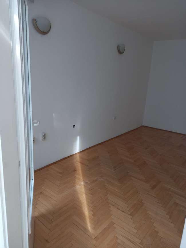 Се издава празен стан за канцеларија во Центар, кај УЈП - 3