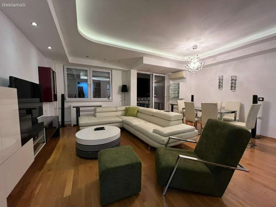 Се продава прекрасен трособен стан во Центар, Капиштец - 1