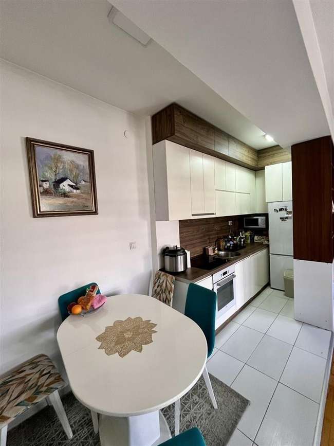 Се продава трособен стан во Аеродром, спроти Американ - slika 2