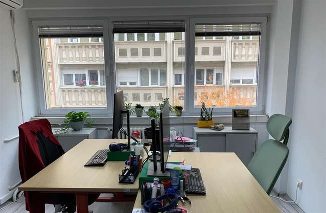 Се издава канцелариски простор во Центар, на плоштад - slika 2