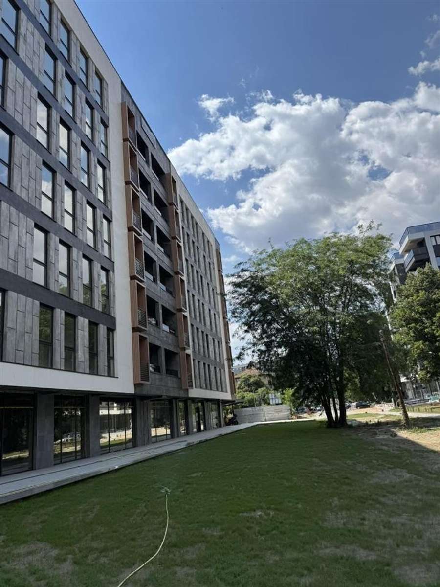 SE IZDAVA NOV PRAZEN 4-SOBEN STAN VO CENTAR-JUMBO - 1