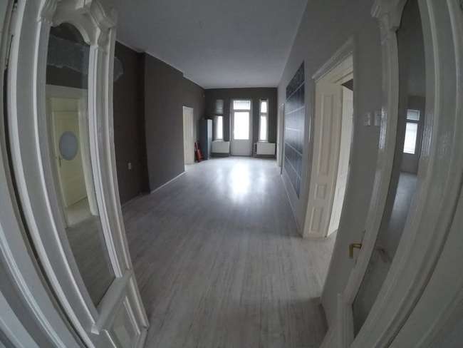 Се издава празен канцелариски простор во Дебар Маало, Боемска - 3