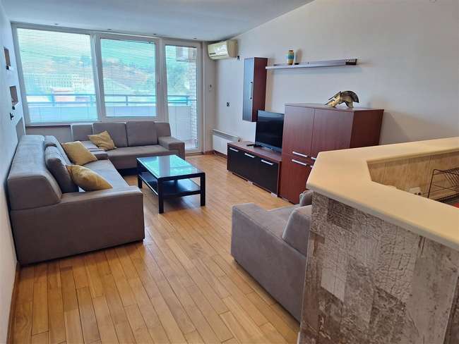 Се изнајмува 4-собен стан во Центар, Соборен храм - 3