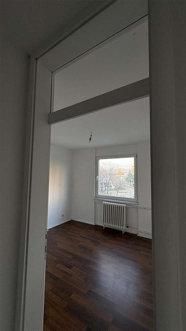 Се издава празен стан за канцеларија во Центар, Соборна - 3