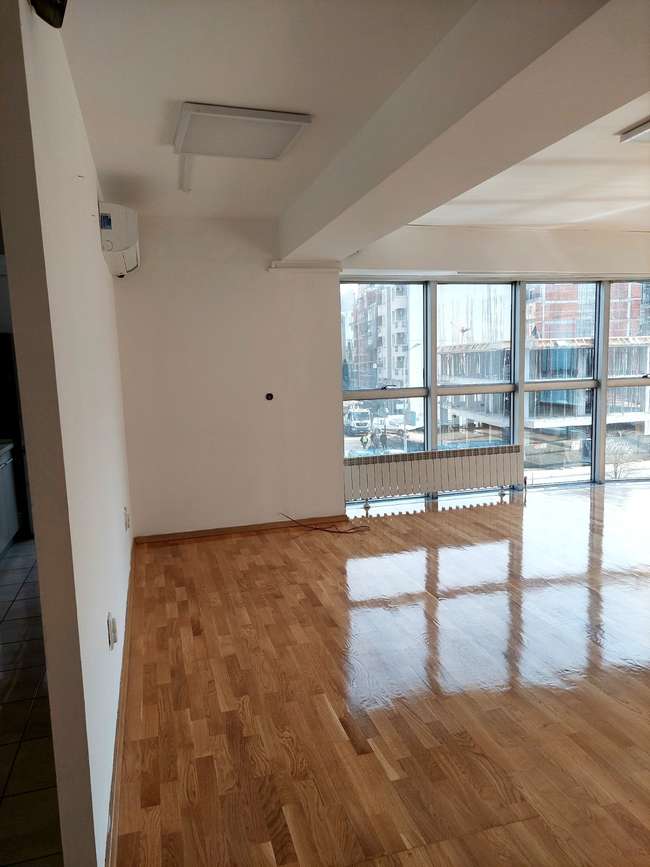 DELOVEN PROSTOR VO CENTAR, SOBOREN HRAM - slika 2