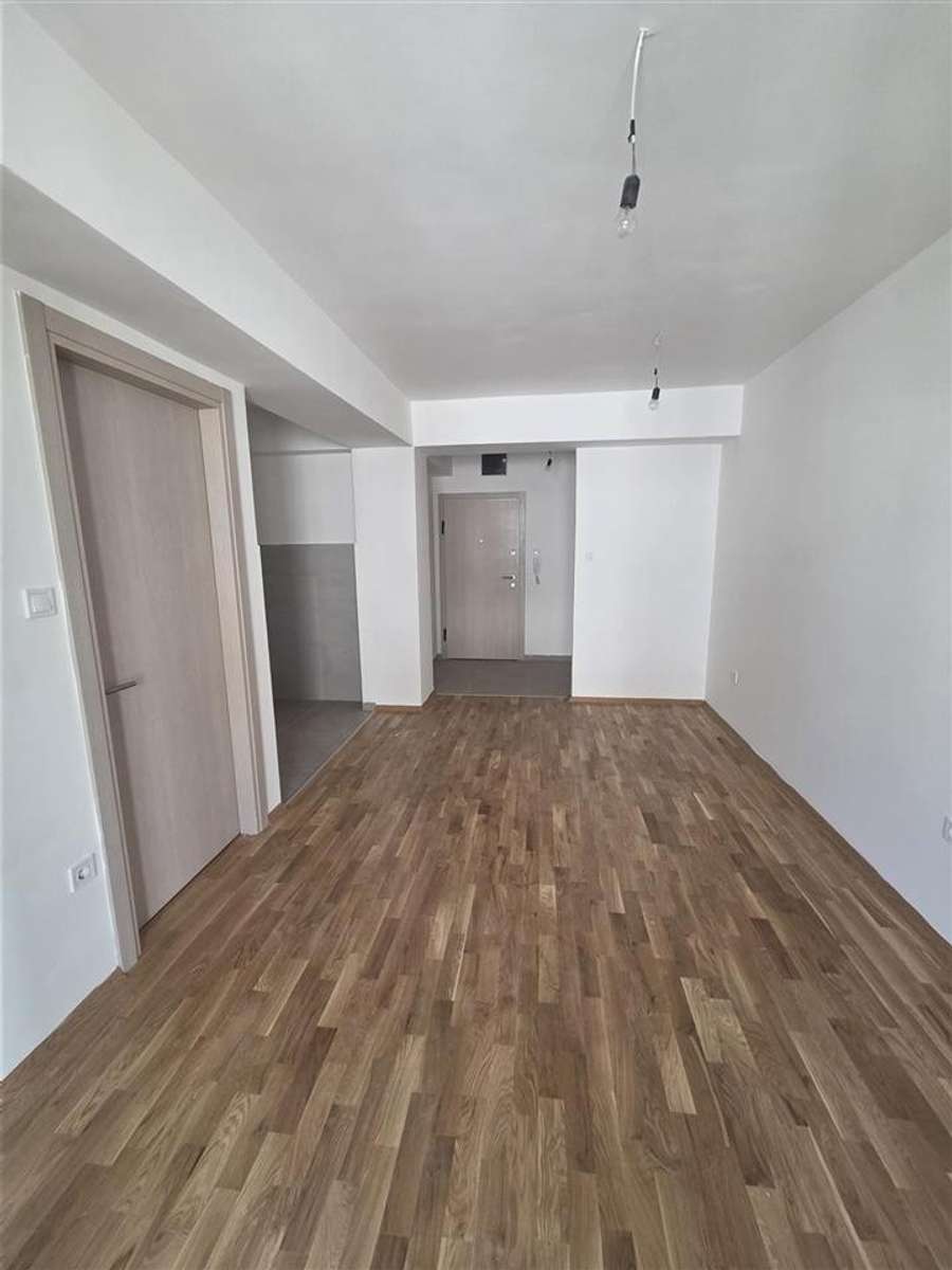 SE IZDAVA PRAZEN STAN ZA KANCELARIJA VO AERODROM-TOBAKO 2 - 1